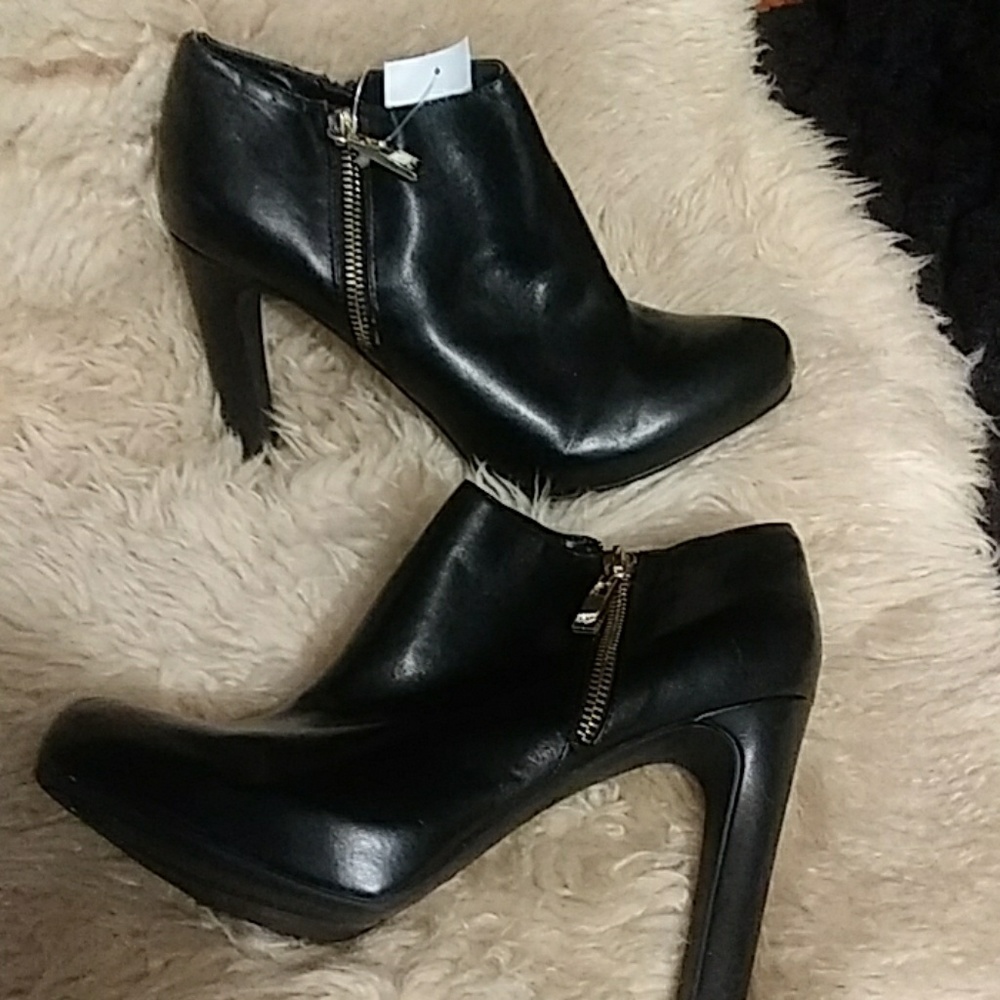 Marc Fisher black booties size 9.5 m